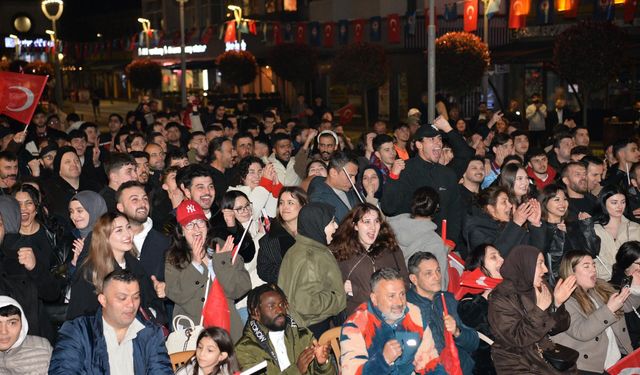 A Milli Futbol Takımı'nın Dünya Kupası'na katılmaya hak kazanması Trabzon'da coşkuyla kutlandı