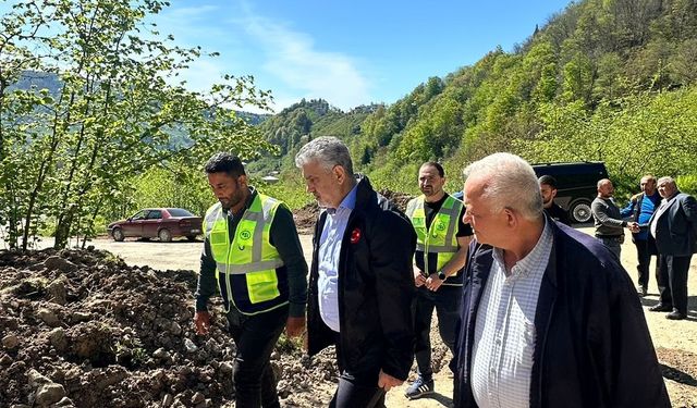 Yılmaz Büyükaydın heyelan bölgesinde incelemelerde bulundu