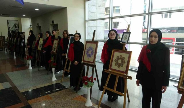Peygamber Efendimizin künyelerinden oluşan 75 eserlik resim sergisi ilgi gördü