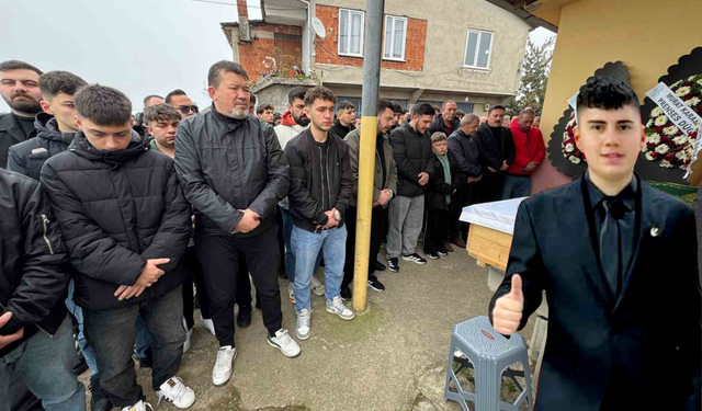 Bıçaklanarak öldürülen genç toprağa verildi