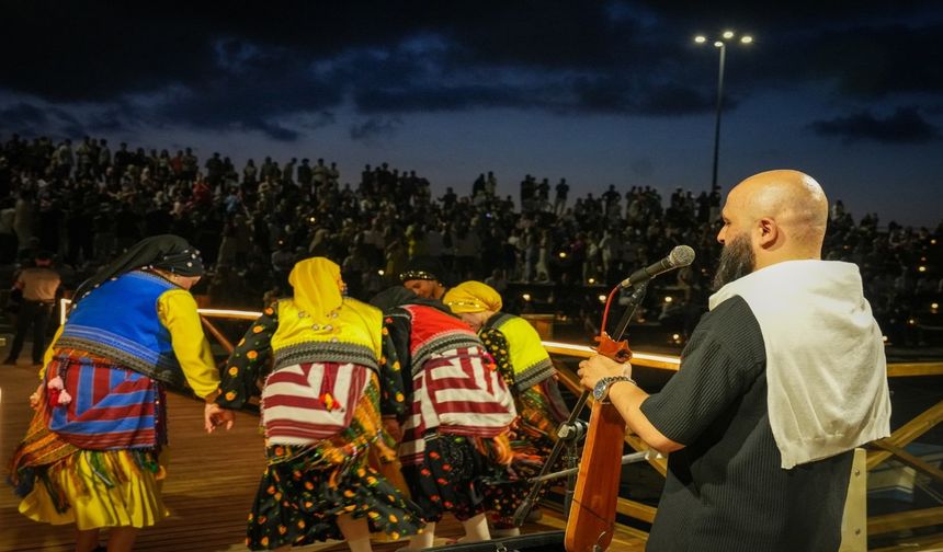 Karadeniz türküleriyle tanınan Selim Seyis’in konseriyle başladı