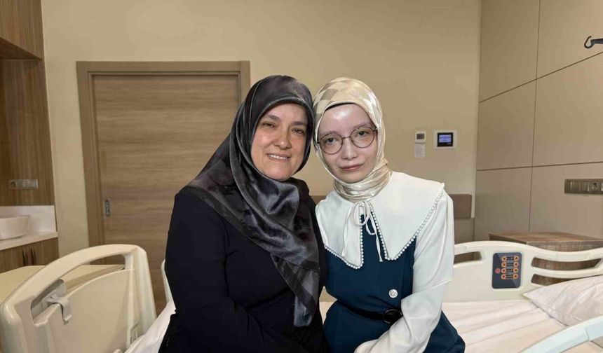 Doğuştan mimiklerini kullanamıyordu, 23 yıl sonra ilk kez gülümsedi: "Ülkemizde bir ilk olma özelliği taşıyor"