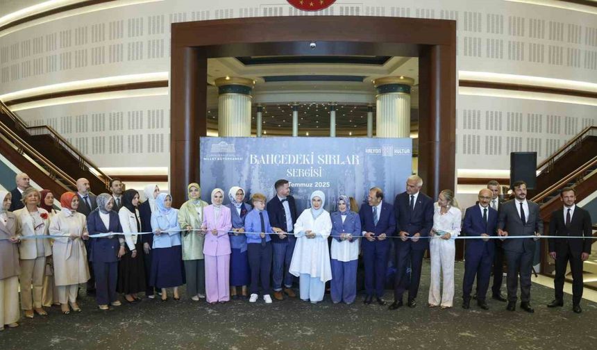 Emine Erdoğan, "Bahçedeki Sırlar" sergisinin açılışını yaptı