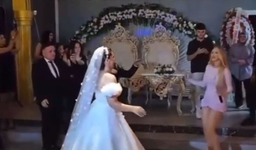 Rumen şarkıcı Otilia düğünde sahne aldı