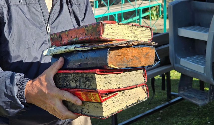 Yangın çıkan cami büyük hasar aldı, Kur’an-ı Kerim’ler zarar görmedi