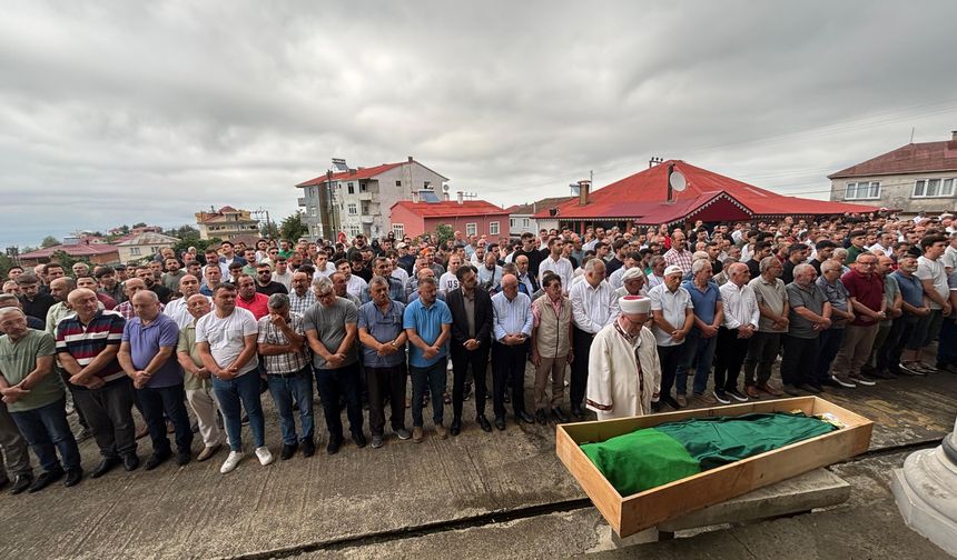 Boşanma aşamasındaki eşi tarafından öldürülen Sinem Topaloğlu son yolculuğuna uğurlandı