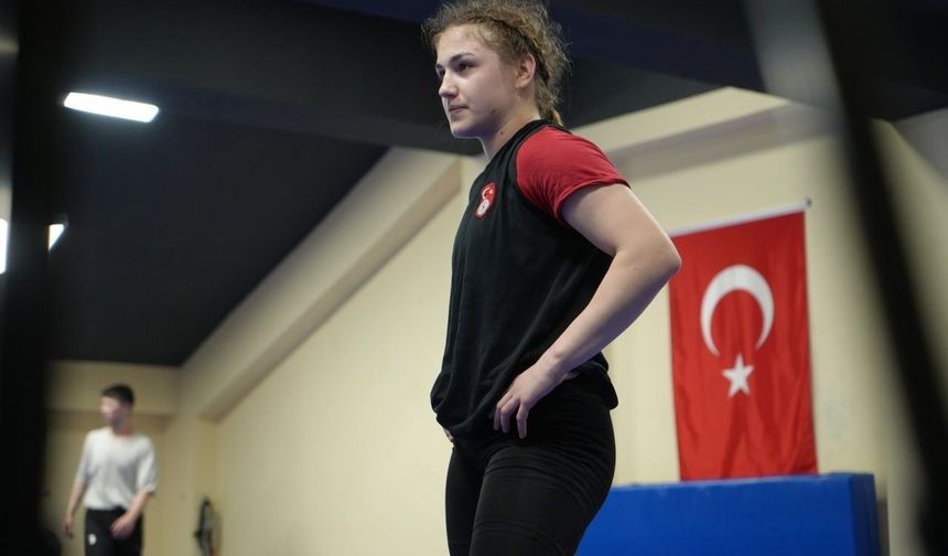 Bayburtlu milli güreşçi Akkuş dünya üçüncüsü oldu