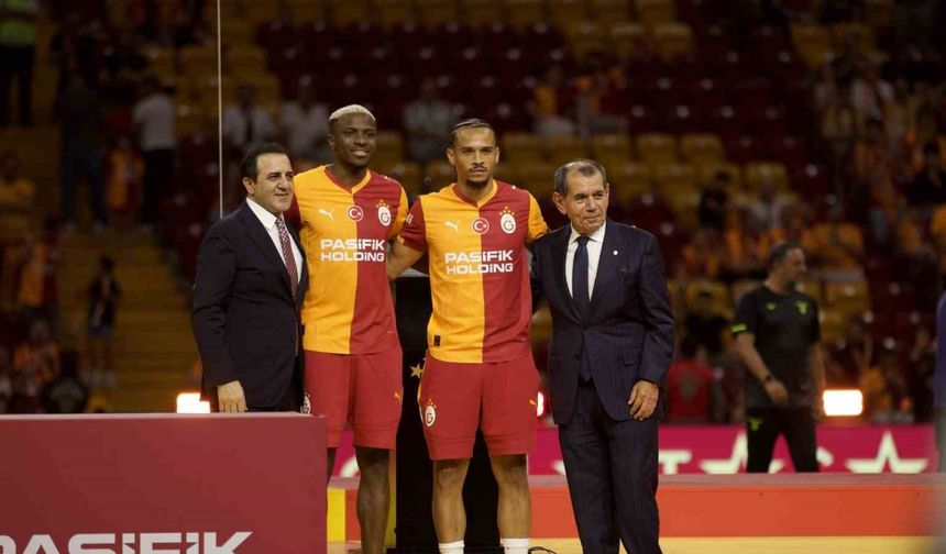 Victor Osimhen ve Leroy Sane için stadyumda imza töreni düzenlendi