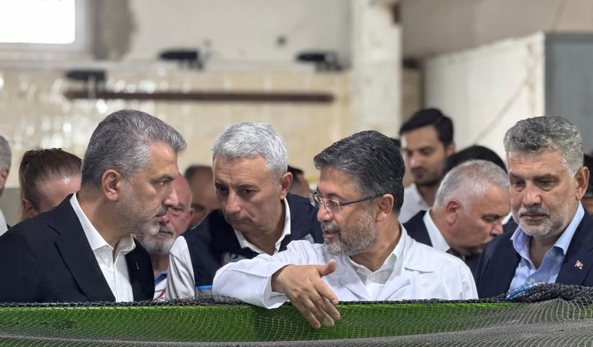 Bakan Yumaklı, Su Ürünleri Gen Bankası’nı ziyaret etti