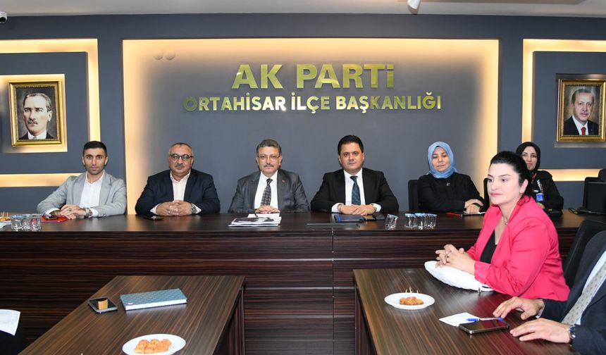 Başkan Genç,AK Parti Ortahisar ilçe yönetim kurulu toplantısına katıldı