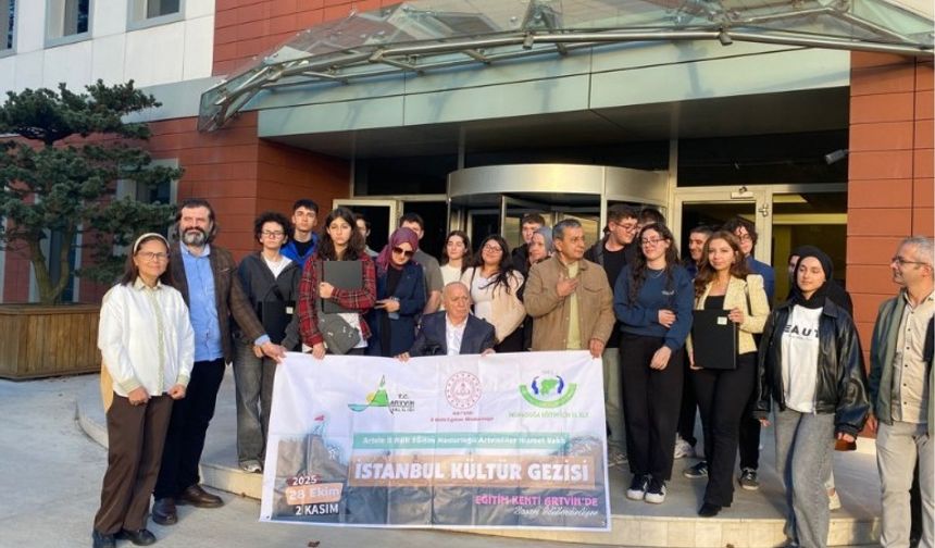 Alkışlar Artvin Hizmet Vakfı'na