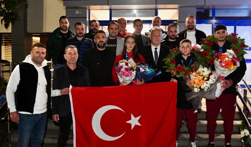 Trabzon'un şampiyonlarına görkemli karşılama