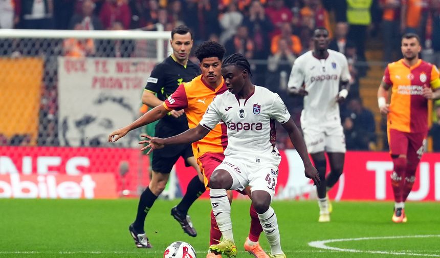 Trendyol Süper Lig: Galatasaray: 0 - Trabzonspor: 0 (İlk yarı)