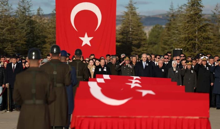 Gürcistan’daki uçak kazasında şehit olan 20 asker için tören düzenlendi