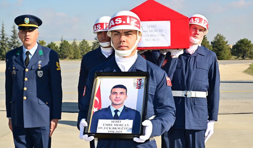 İki hava şehidi uçakla Eskişehir’e getirildi