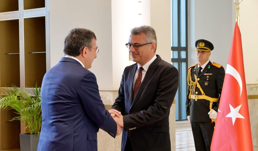 KKTC’nin 42’nci yılı törenlerle kutlanıyor