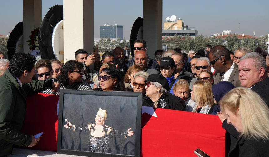 Ünlü şarkıcı Muazzez Abacı Ankara’da defnedildi