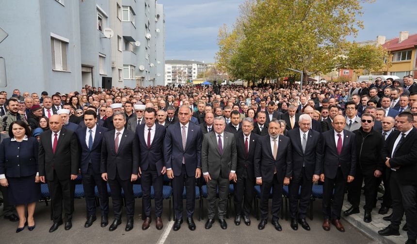 Naim Süleymanoğlu kabri başında anıldı