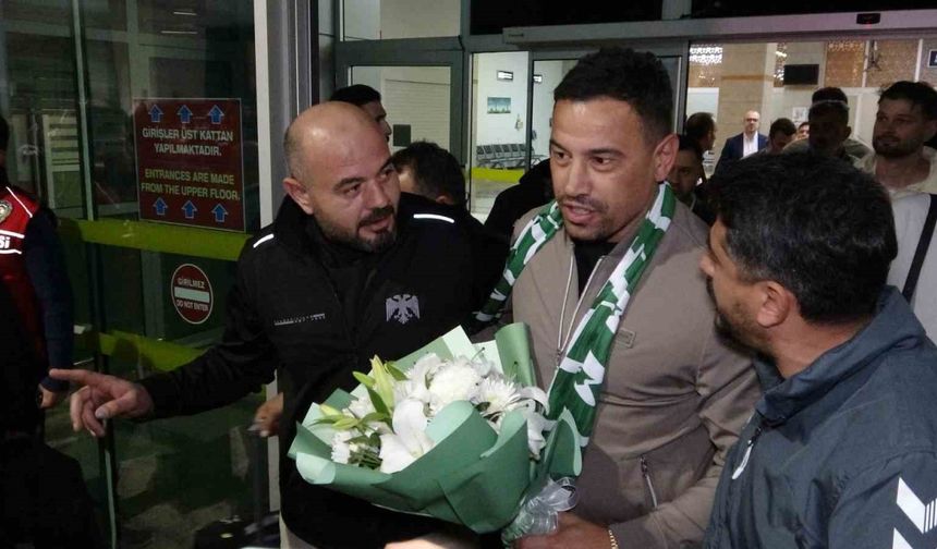 Konyaspor’un yeni teknik direktörü Çağdaş Atan, Konya’ya geldi