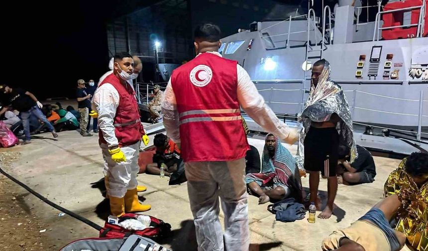 Libya açıklarında 95 göçmeni taşıyan iki tekne alabora oldu: 4 ölü