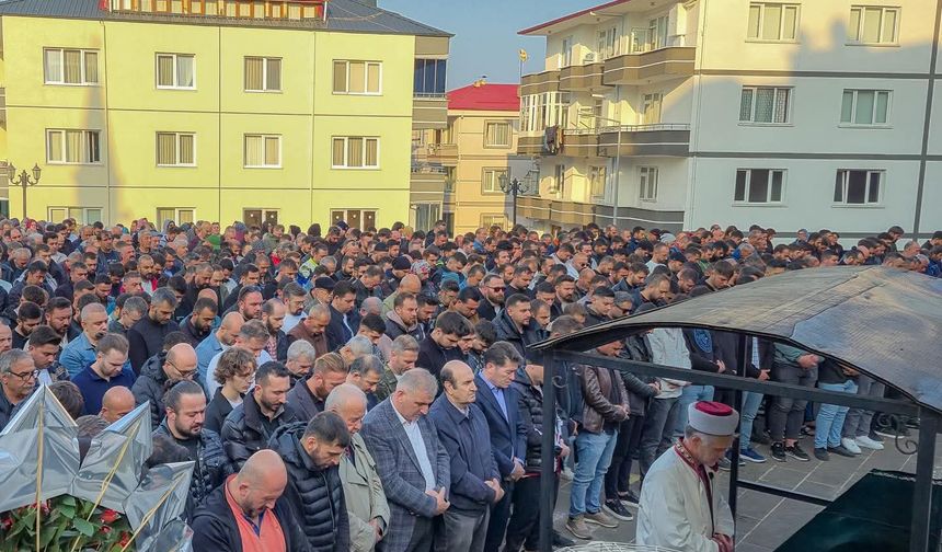 Erdoğdu Mahallesi Mert Eyüboğlu’na ağladı