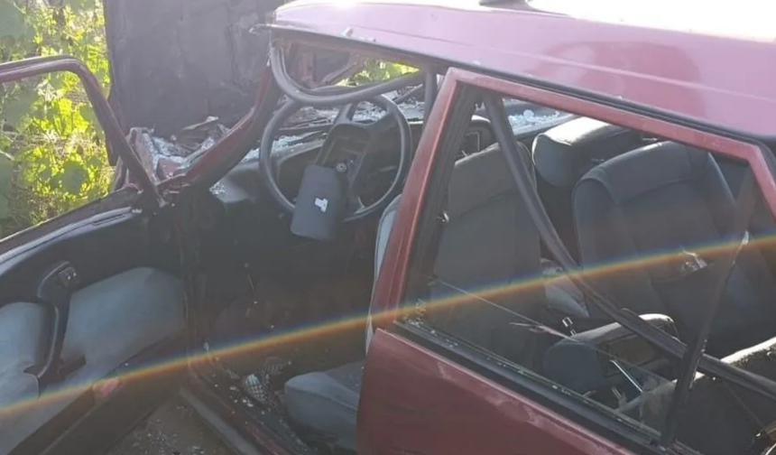 Kaldırımda yürürken dehşeti yaşadılar: Otomobilin altında kalan babaanne ve 2 torunu ağır yaralandı