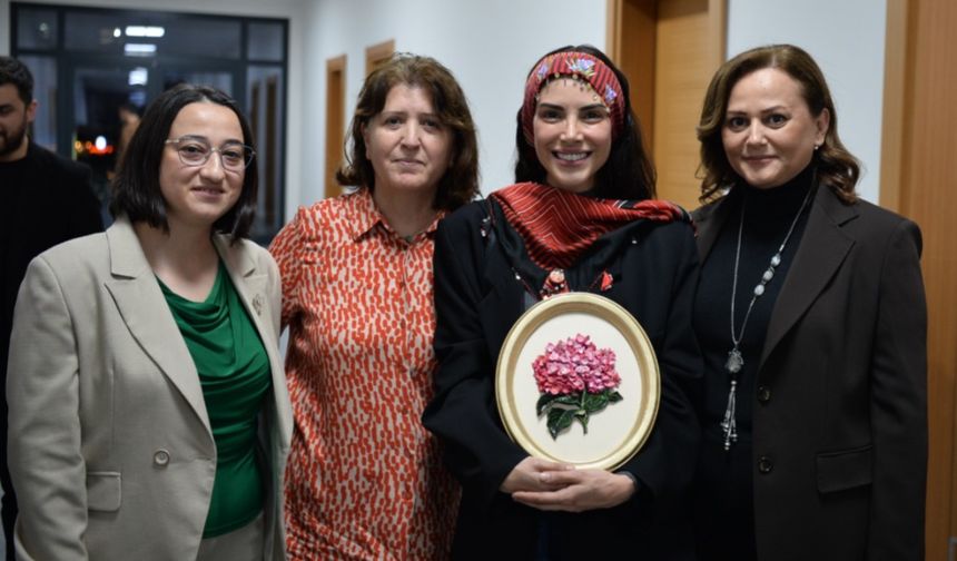 Ünlü oyuncu Büyükşehir'in Kadın Yaşam Ve İstihdam Merkezi'ne hayran kaldı