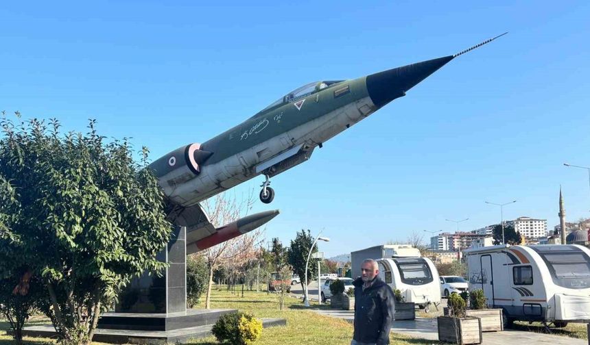 Dünya havacılık tarihine geçen Selçuk Bayraktar’a Sürmeneli hemşehrisinden şarkılı destek