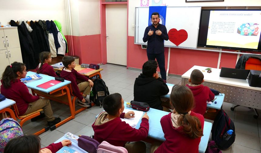 Akran zorbalığına karşı eğitim seferberliği