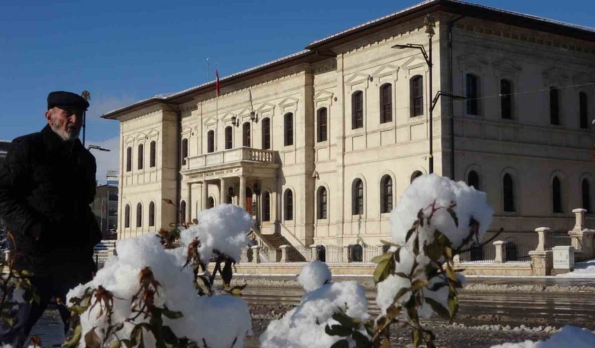 Tarkan'ın 946 milyonluk eğitim bağışı iddiaları yalanlandı