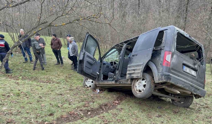 Yoldan çıkan araç 60 metrelik uçuruma yuvarlandı: 1 ölü, 2 yaralı