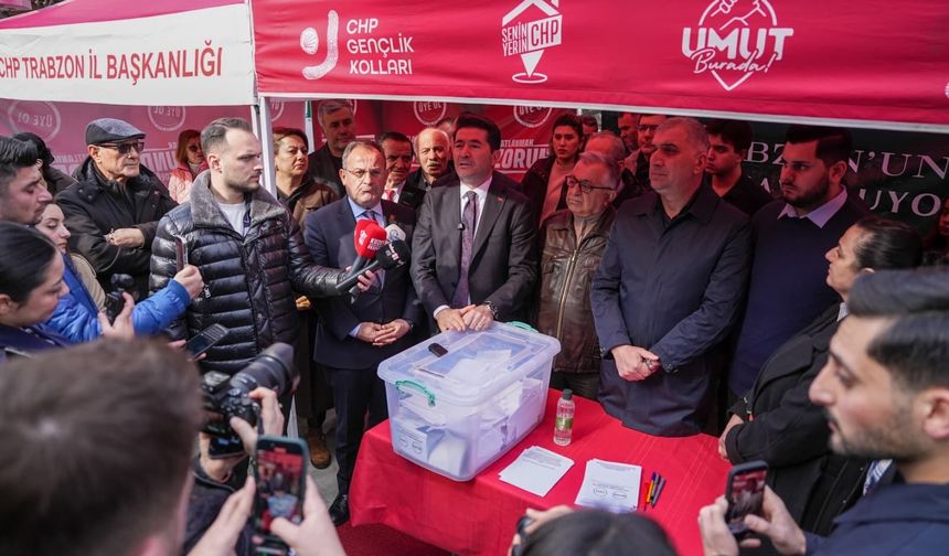 Başkan Kaya,referandum standını ziyaret etti