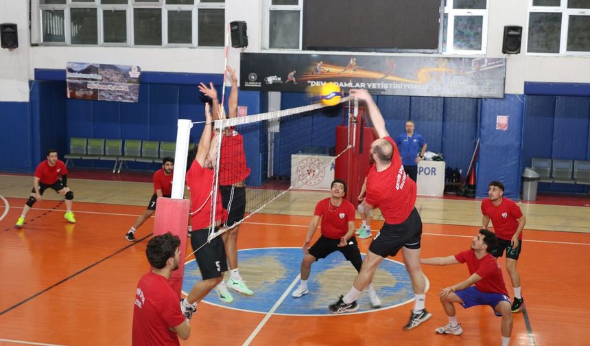 Artvinspor, kadın ve erkek bölgesel voleybol ligine hazırlanıyor