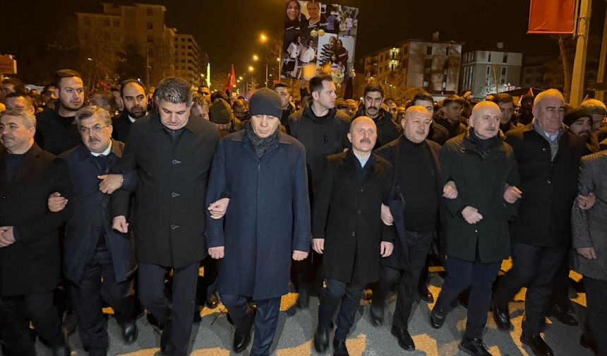 Adıyaman'da binlerce kişi deprem şehitlerini andı