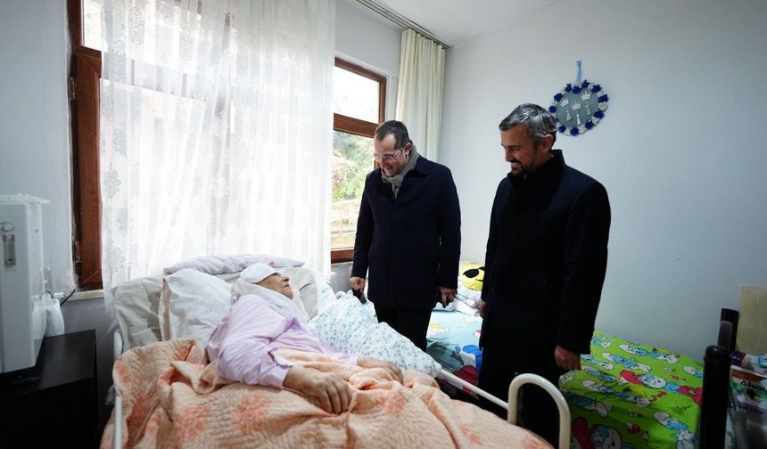 Akçaabat Belediye Başkanı Ekim hastaları evlerinde ziyaret etti