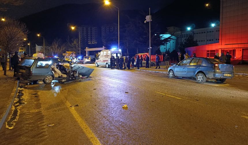 Trabzon plakalı araç  kaza yaptı:1 ölü, 3 yaralı