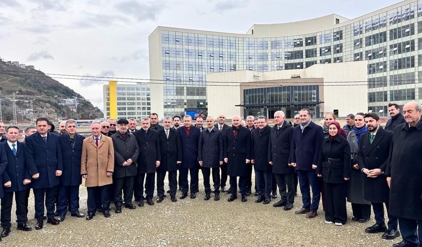 Bakan Uraloğlu: 'İran, Irak, Suriye, Lübnan ve Ürdün'e olan bütün uçuşları 2 Mart'a kadar iptal ettik'