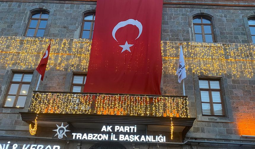 AK Parti Trabzon İl Başkanlığı binası LED ışıklarla süslendi