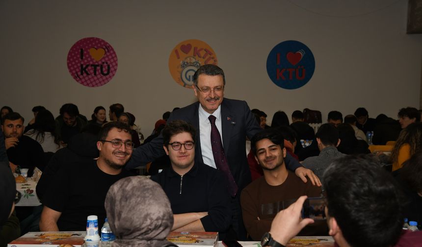 Başkan Genç,KTÜ'lü öğrencilerle iftar sofrasında buluştu