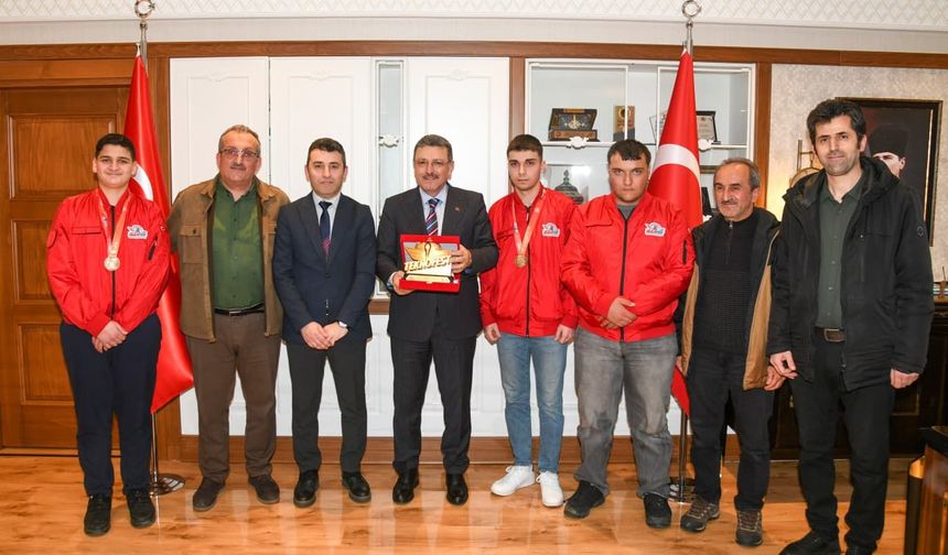 TEKNOFEST şampiyonlarından Başkan Genç'e ziyaret