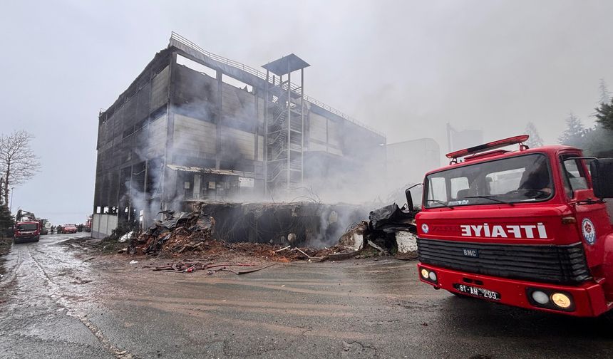 Fındık fabrikasındaki yangında soğutma çalışmaları sürüyor
