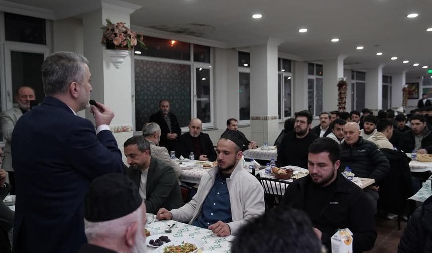 Başkan Mumcu, Arsin’de Kur’an Kursu öğrencileriyle iftarda buluştu
