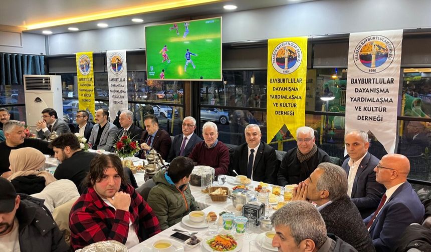 Trabzon'da yaşayan Bayburtlular iftar yemeğinde buluştu