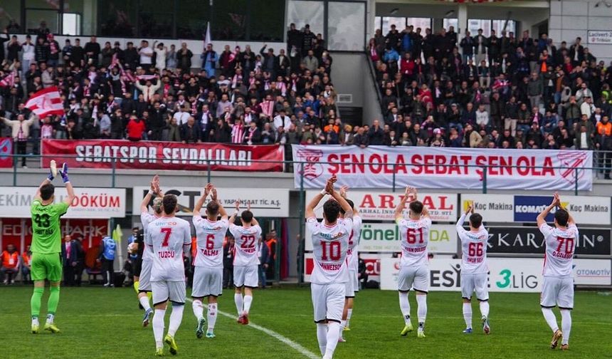 Başkan Kaya,Şampiyon Sebat Gençlikspor'u kutladı