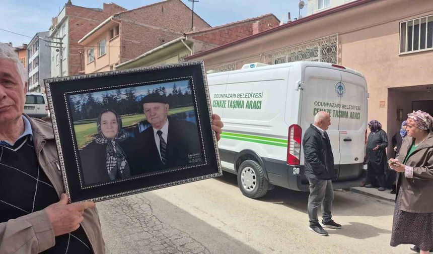 Oflu çiftin 70 yıllık büyük aşkında hüzünlü veda: Birer gün arayla hayatlarını kaybettiler