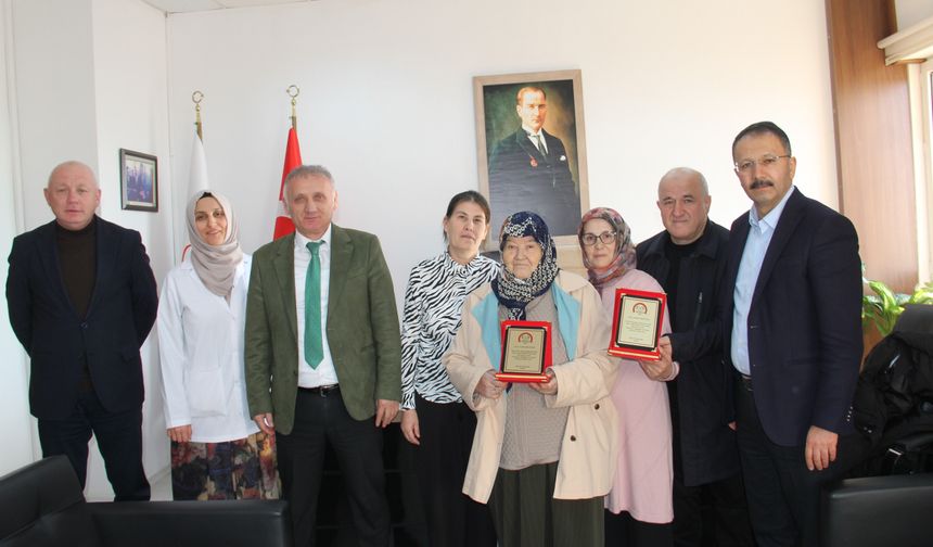 Gurbetçi anne ve oğlundan memleketine sağlık desteği