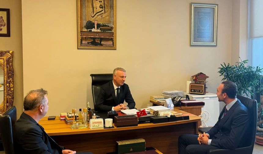 Cumhurbaşkanı Başdanışmanı Oktay Saral, Cumhurbaşkanlığı Külliyesi’nde oyuncu Görkem Sevindik ile bir araya geldi