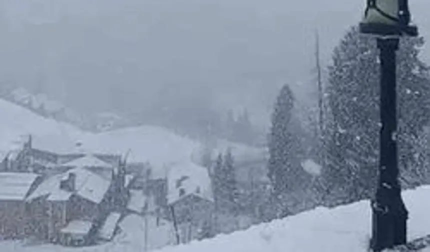 Dünyaca ünlü Ayder Yaylası'nda kar etkisini sürdürüyor