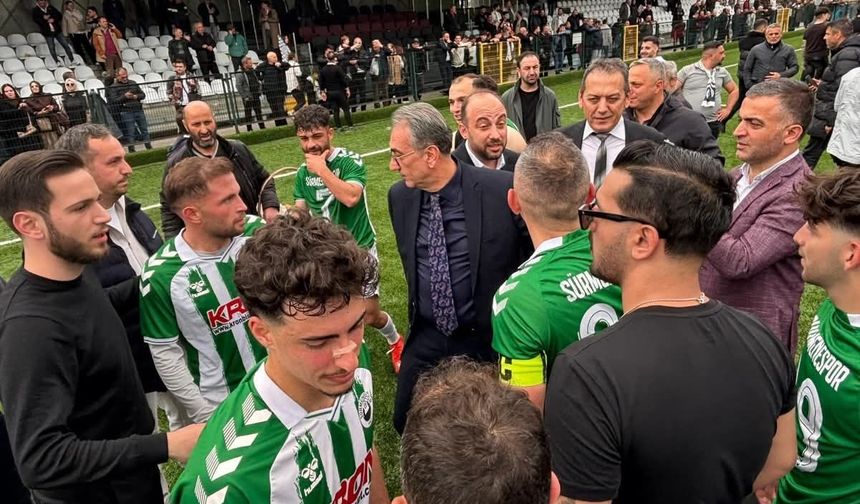 Başkan Azizoğlu şampiyonluk sonrası sahaya indi