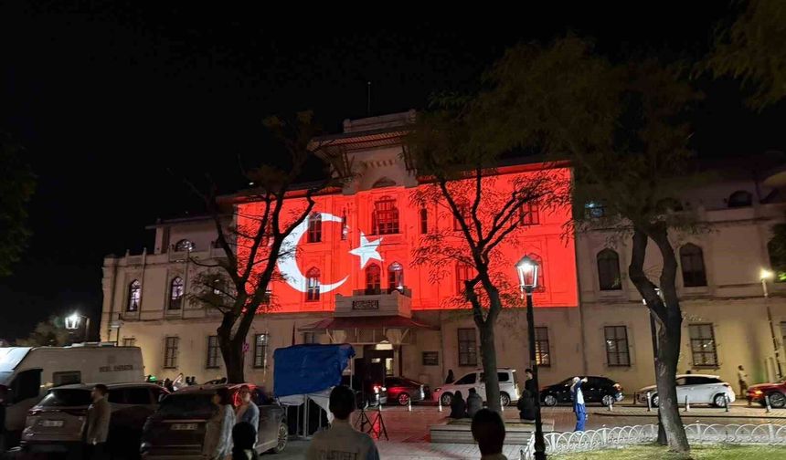 İstanbul'un fethinin 573. yıl dönümünde 3 ayrı noktada video mapping gösterisi